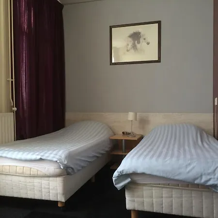 De Blauwe Vogel מלון 2*